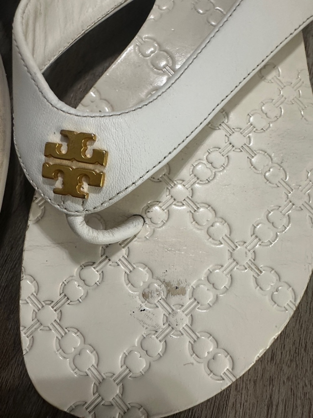 Tory Burch White Leather Logo Thong Sandals with Gold Emblem - Picture 8 of 11